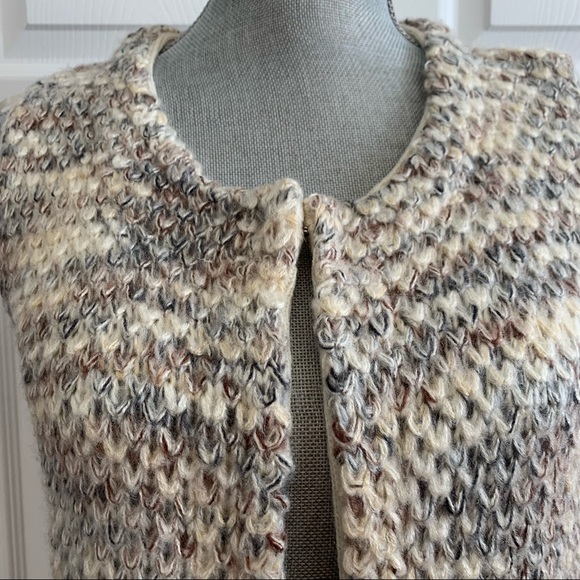 SOLITAIRE long sleeveless cardigan S in beautiful neutrals top hook closure - Picture 2 of 14
